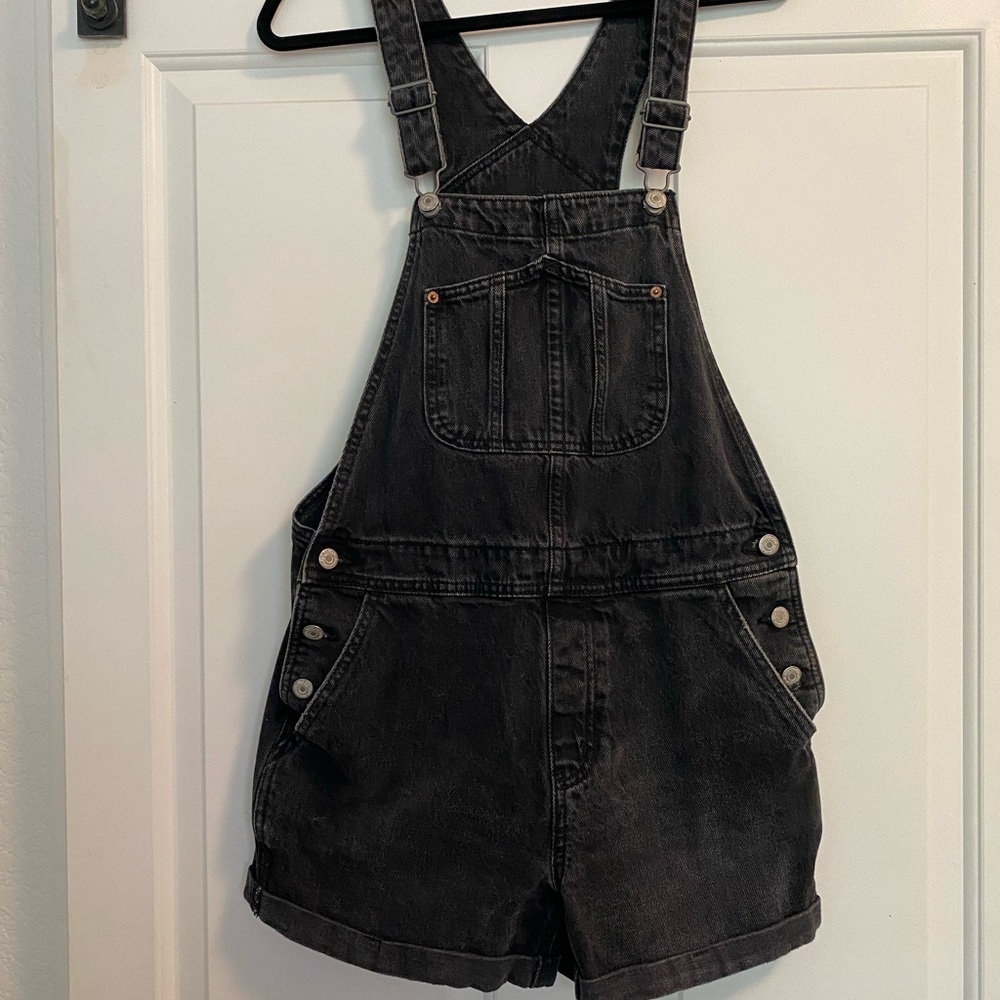 Old Navy women’s slouchy straight non-stretch black Jean short overalls